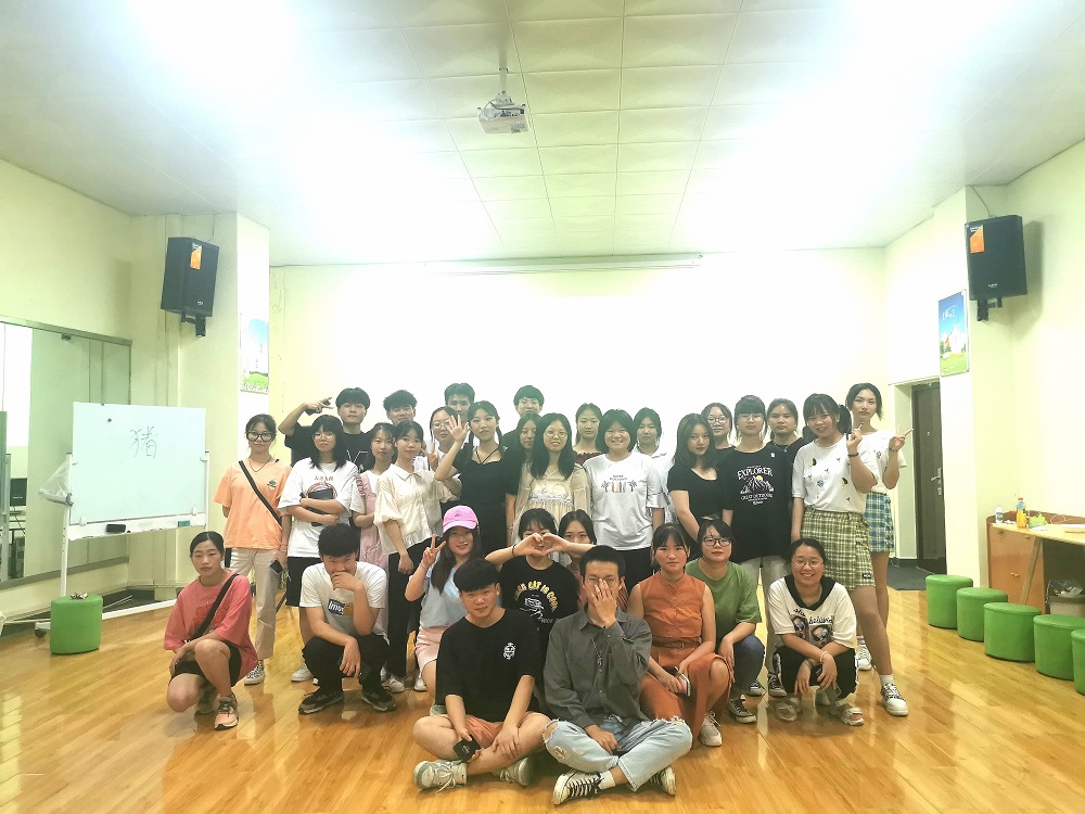 图2 学生干部合影修改.jpg
