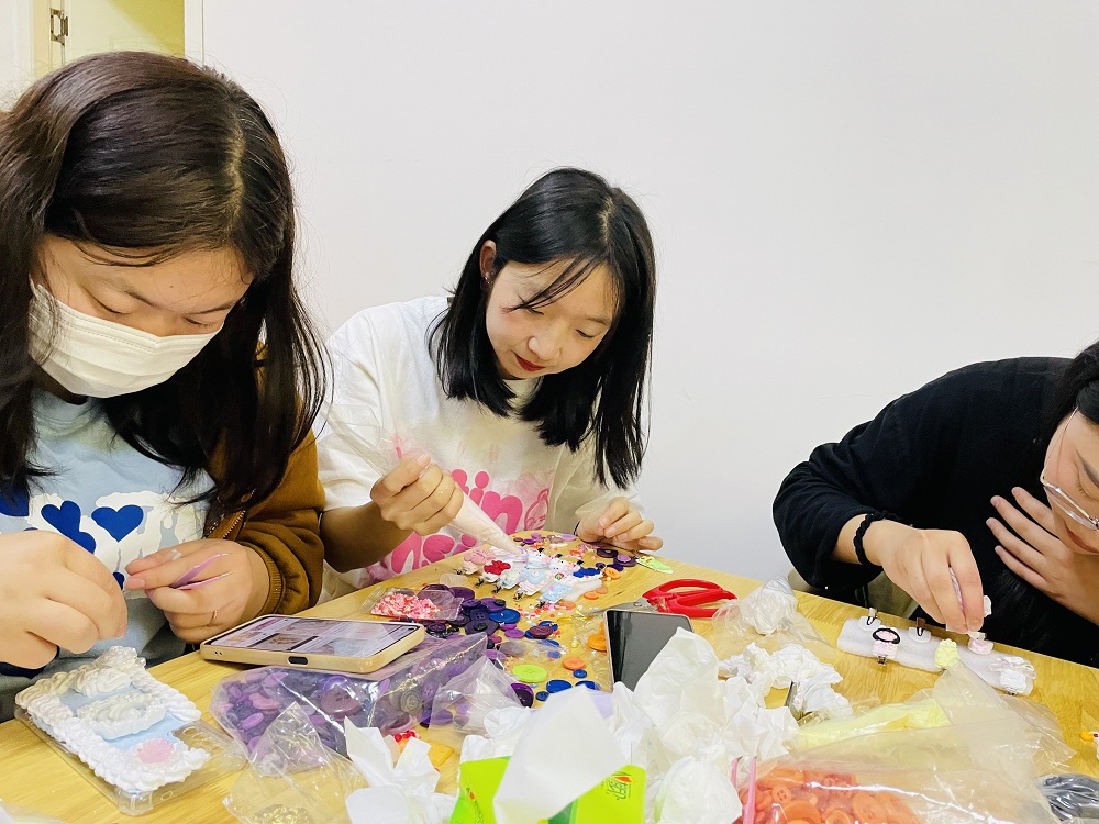 图3 活动制作现场2修改.jpg