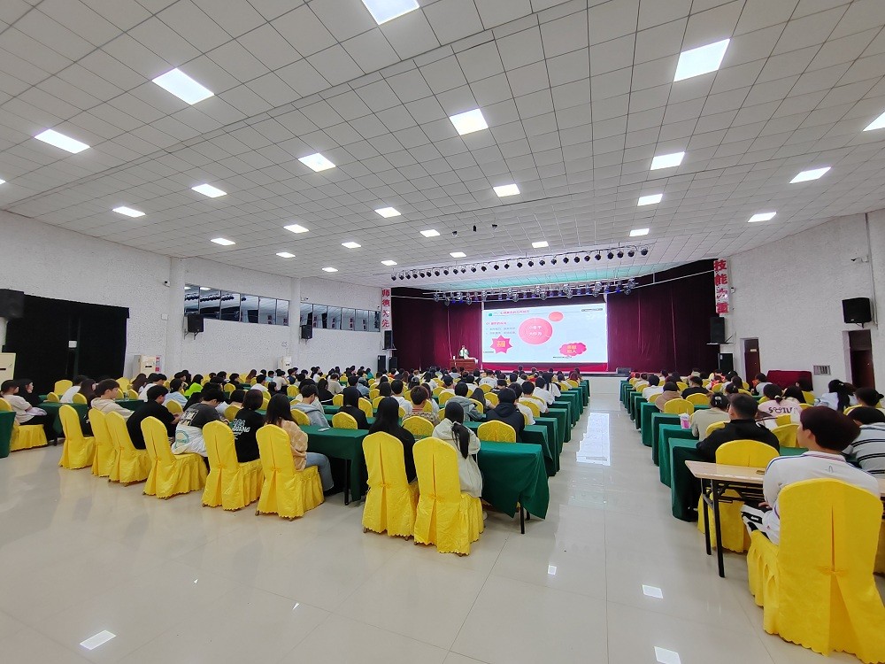 图1 焦老师为心理委员授课2改.jpg 图1 焦老师为心理委员授课2改.jpg